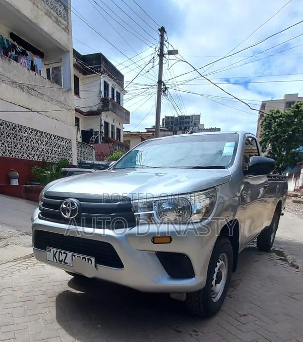 Toyota Hilux 2020 Silver