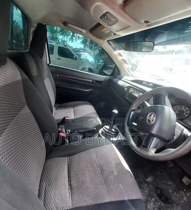 Toyota Hilux 2020 Silver