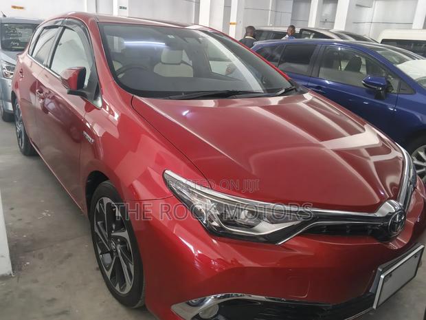 Toyota Auris 2018 Red