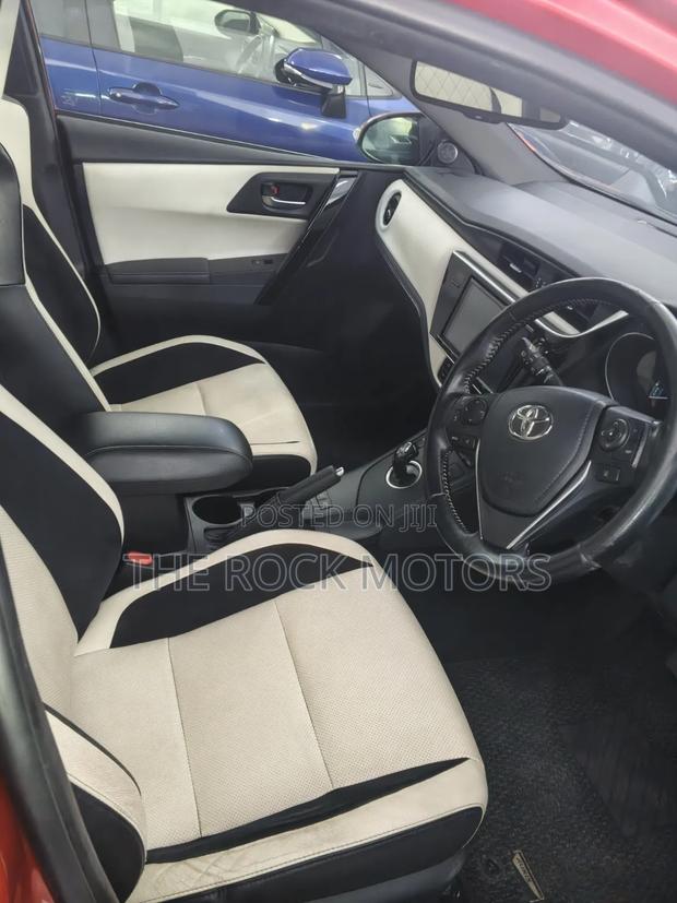 Toyota Auris 2018 Red