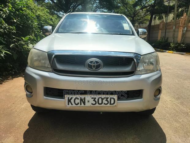 Toyota Hilux 2010 Silver