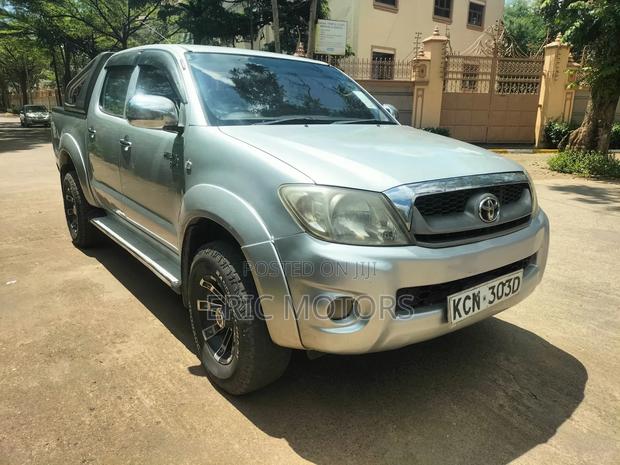 Toyota Hilux 2010 Silver