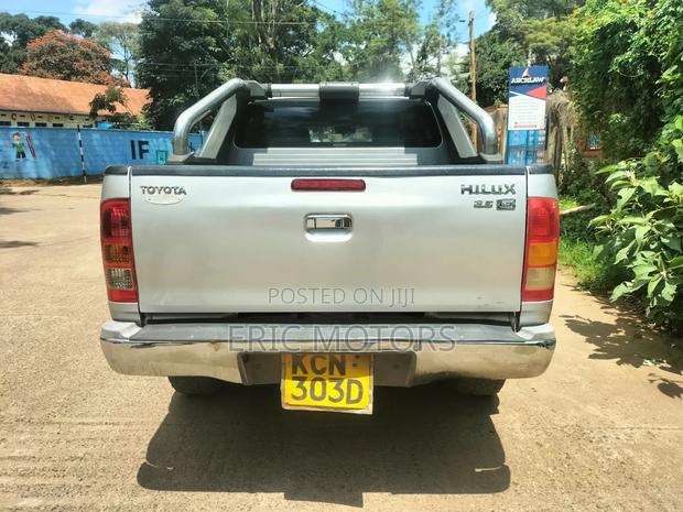 Toyota Hilux 2010 Silver