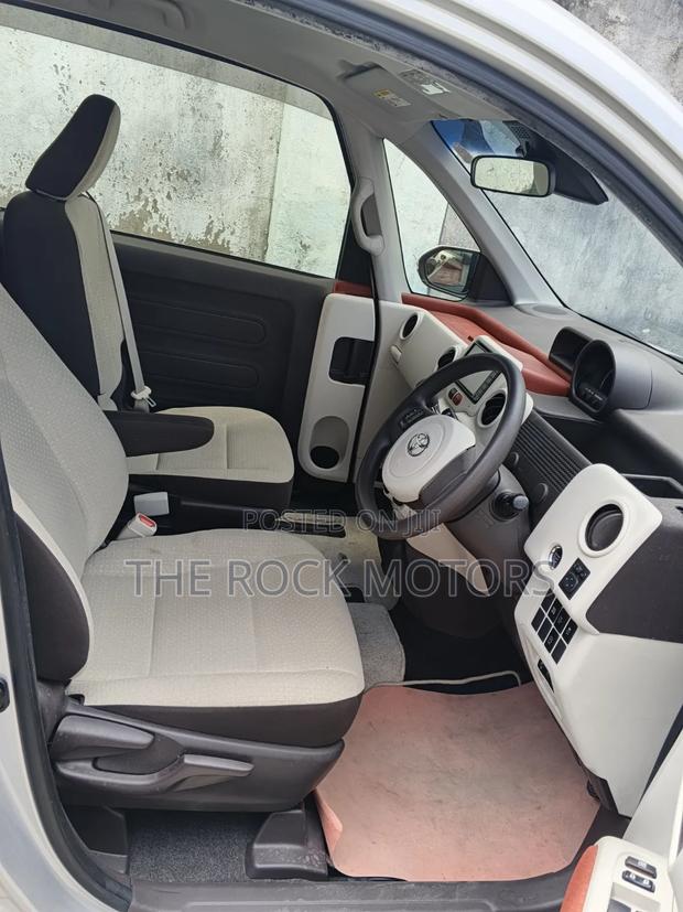 Toyota Porte 2019 Silver