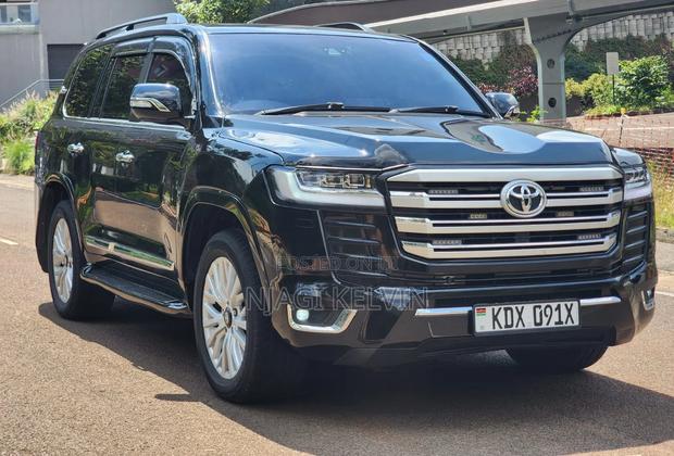 Toyota Land Cruiser 4.6 V8 ZX 2017 Black