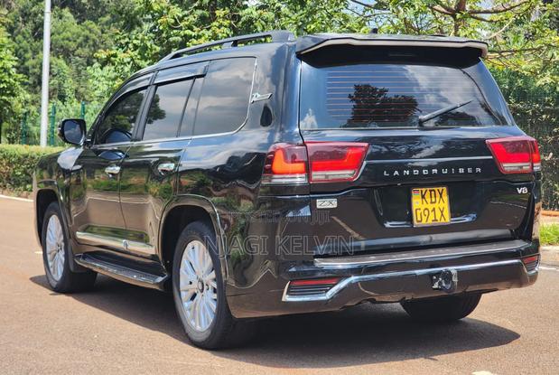 Toyota Land Cruiser 4.6 V8 ZX 2017 Black
