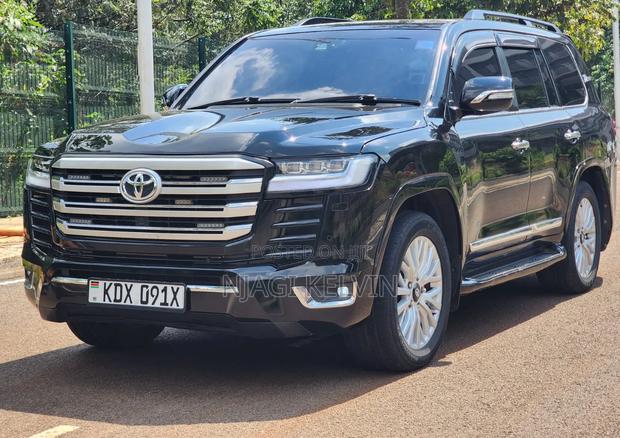 Toyota Land Cruiser 4.6 V8 ZX 2017 Black