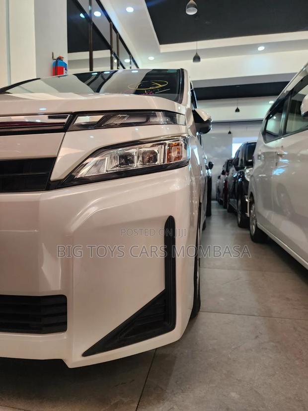 Toyota Voxy 2018 White