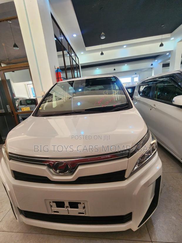 Toyota Voxy 2018 White