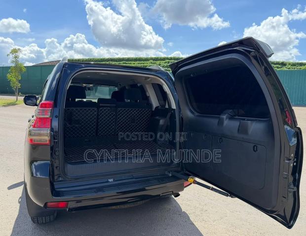 Toyota Land Cruiser Prado 2017 Black