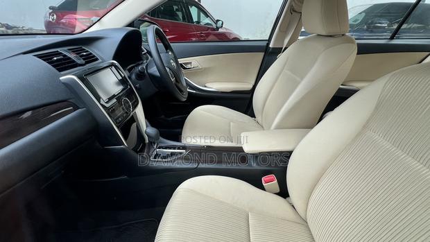 Toyota Premio 2019 Black