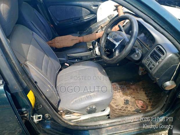 Toyota Avensis 2001 Green