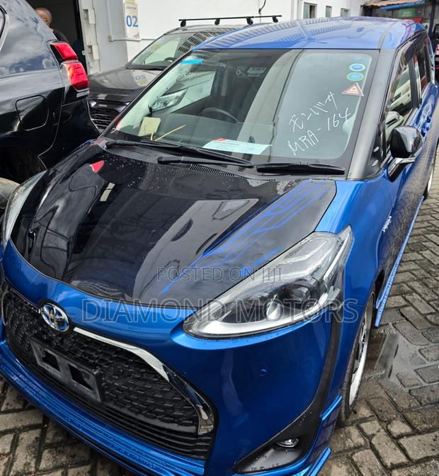 Toyota Sienta 2020 Blue