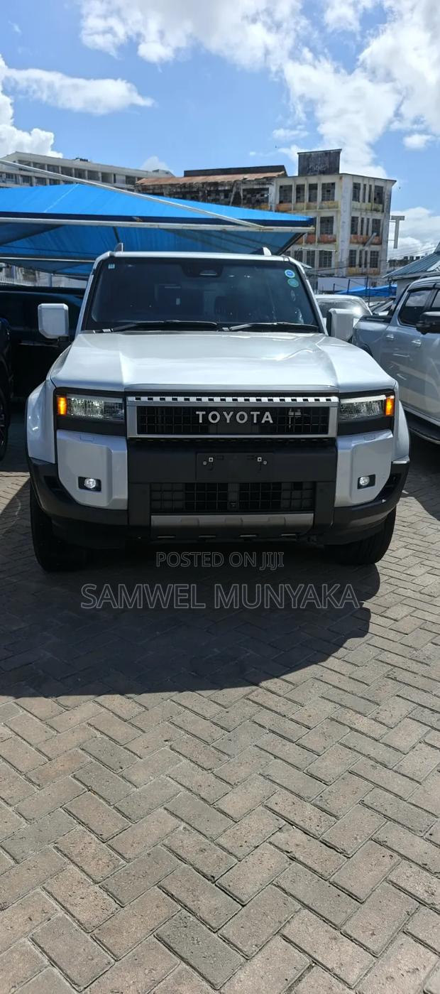 Toyota Land Cruiser Prado 2.8 2023 Pearl