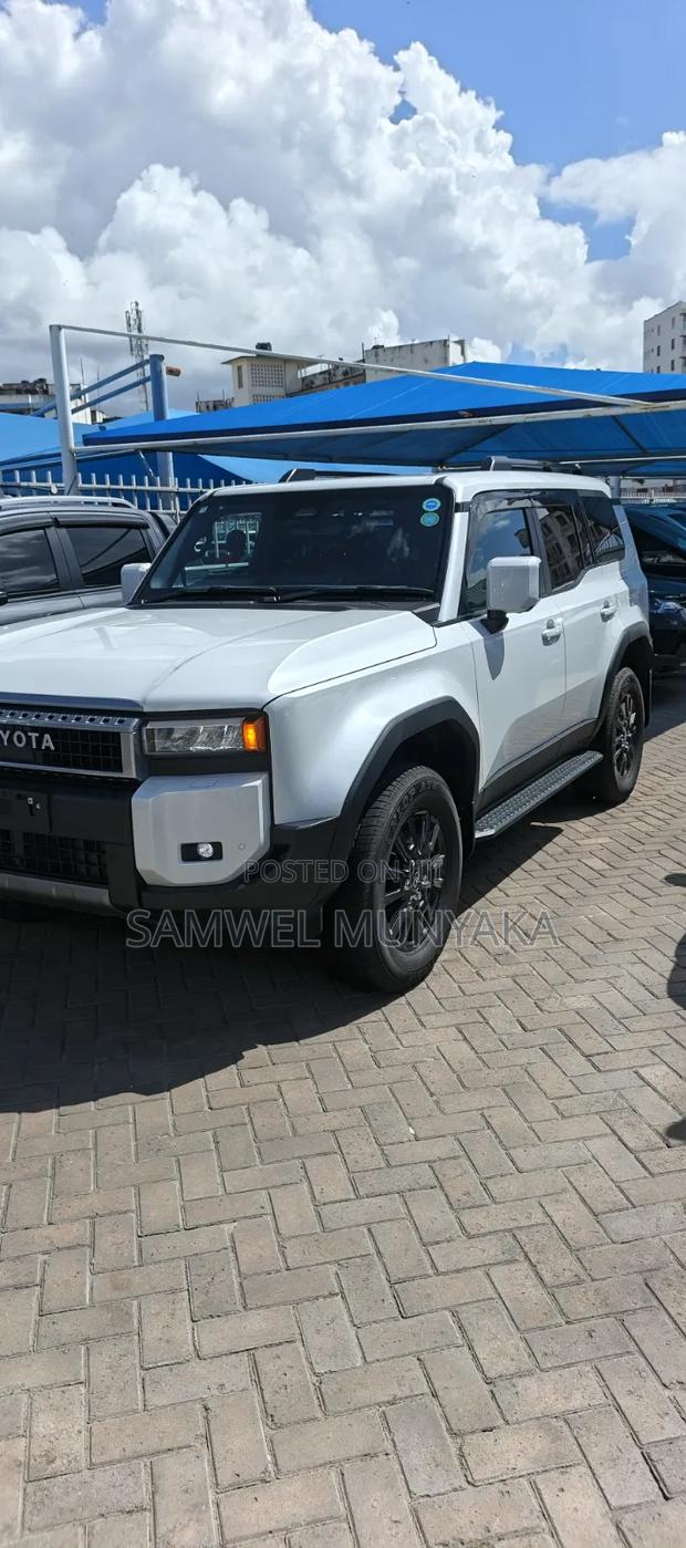 Toyota Land Cruiser Prado 2.8 2023 Pearl