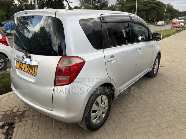 Toyota Ractis 2006 Silver