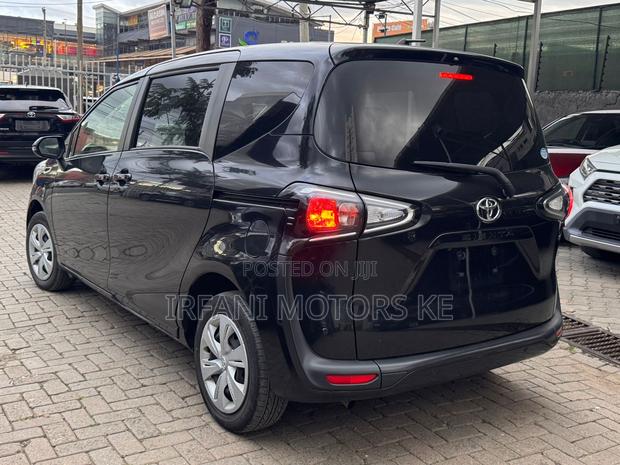 Toyota Sienta 1.5 FWD 2019 Black