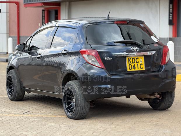 Toyota Vitz 2013 Black