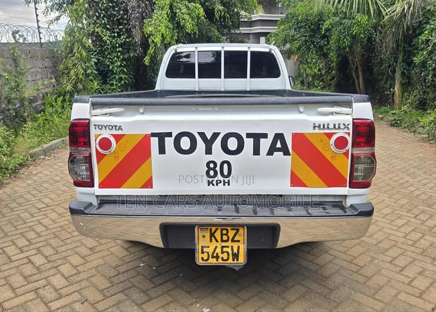 Toyota Hilux 2007 White