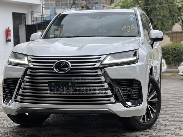 Lexus LX 2022 Pearl
