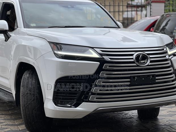 Lexus LX 2022 Pearl