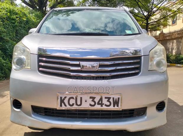 Toyota Noah 2011 Silver