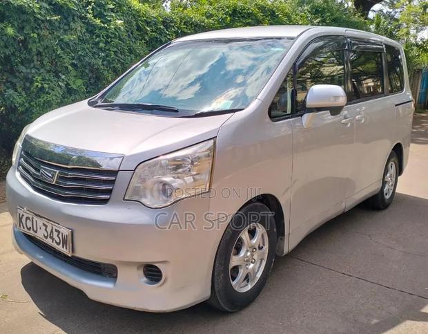 Toyota Noah 2011 Silver