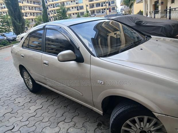 Nissan Bluebird 2004 Beige