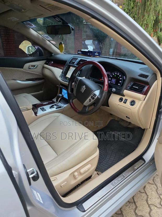 Toyota Crown 2012 Silver