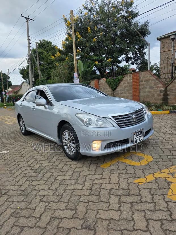Toyota Crown 2012 Silver