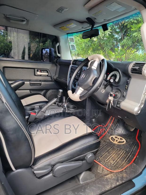 Toyota FJ Cruiser 4dr SUV 4WD (4.0L 6cyl 5A) 2014 Blue