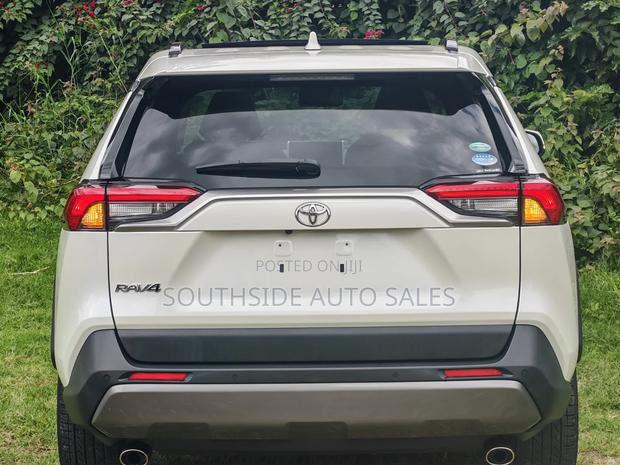 Toyota RAV4 XLE Premium AWD 2019 Pearl