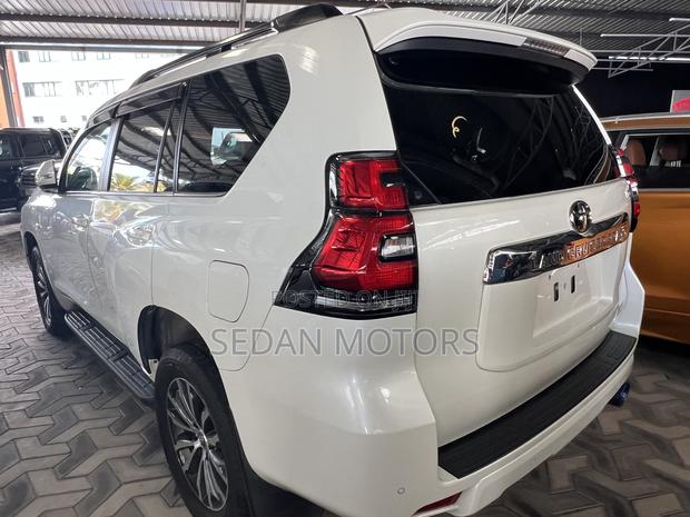 Toyota Land Cruiser Prado 2019 White