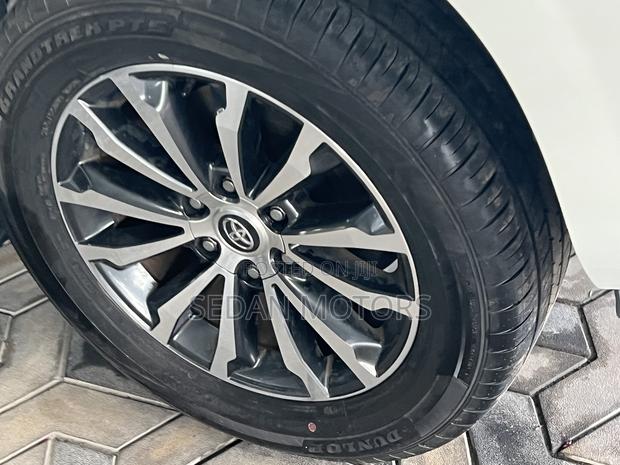 Toyota Land Cruiser Prado 2019 White