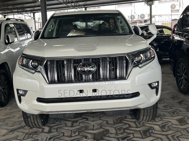 Toyota Land Cruiser Prado 2019 White