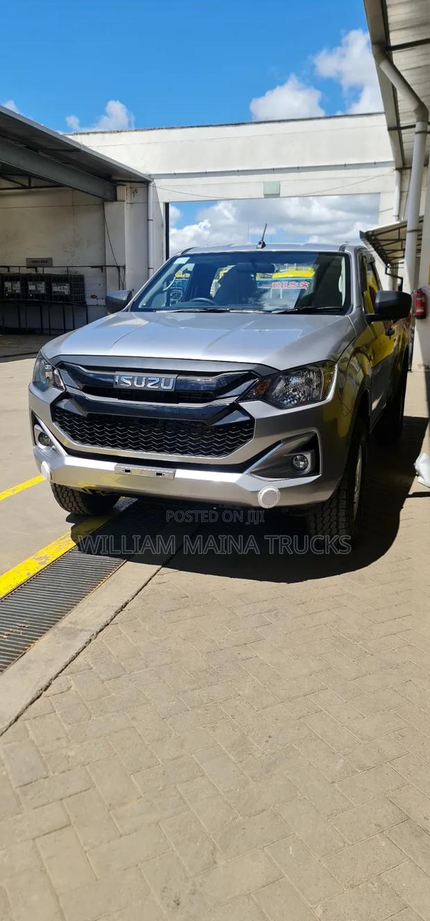 New Isuzu D-MAX 2026 Silver