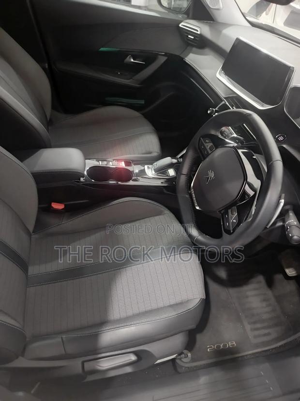 Peugeot 2008 2021 White
