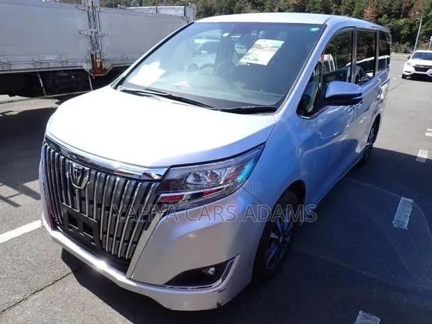 Toyota Esquire 2.0 FWD (8 seater) 2018 Silver