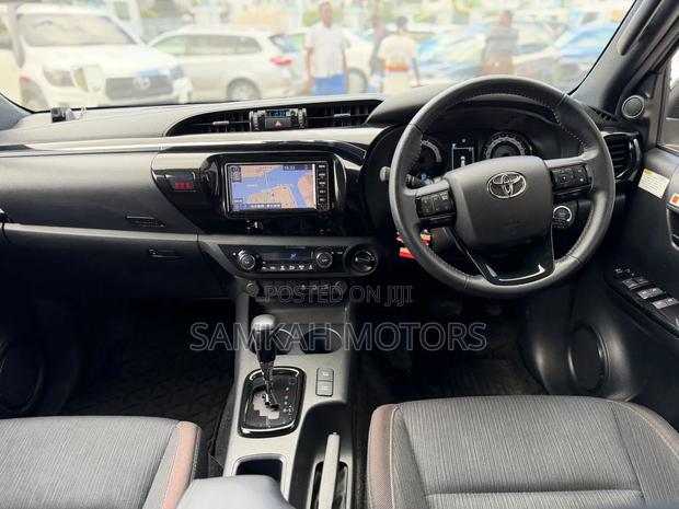 Toyota Hilux 2021 White