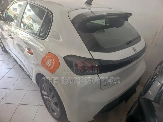 Peugeot 208 2020 White
