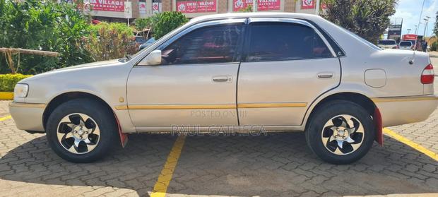 Toyota Corolla 2000 Gold