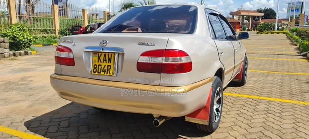 Toyota Corolla 2000 Gold