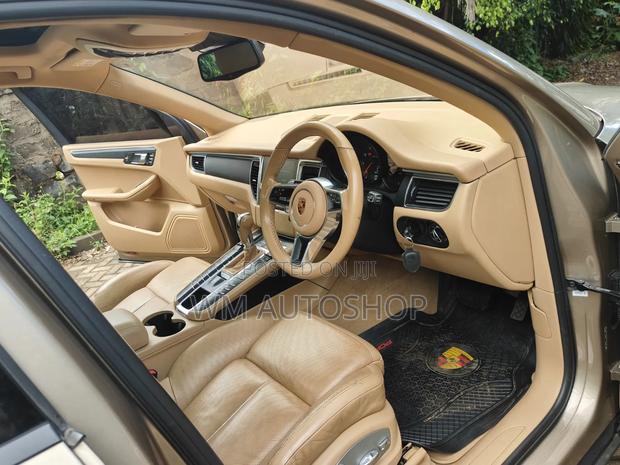 Porsche Macan Turbo 2017 Beige