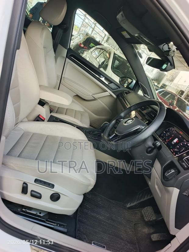 Volkswagen Golf 2019 White