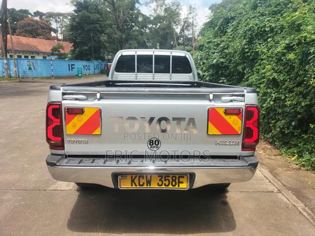 Toyota Hilux 2015 Silver