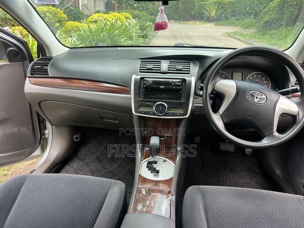 Toyota Premio 2013 Silver