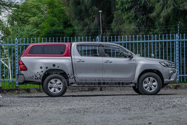 Toyota Hilux 2019 Silver