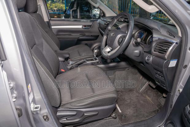 Toyota Hilux 2019 Silver