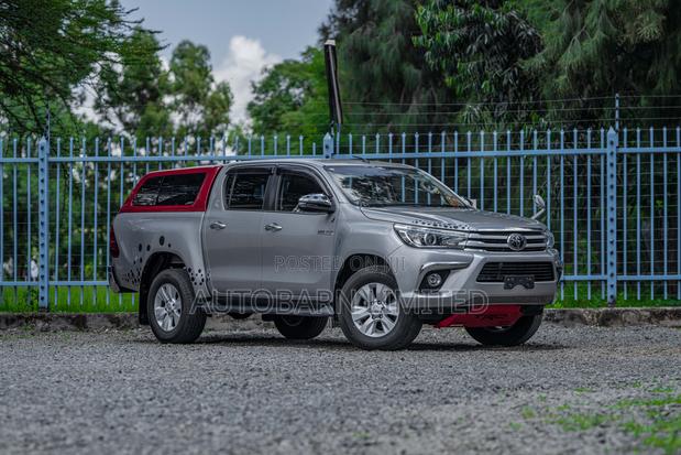 Toyota Hilux 2019 Silver