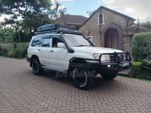 Toyota Land Cruiser 2007 White